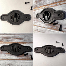Load image into Gallery viewer, GWR Logo Railway Plaque, Antique Style Cast Iron Iconic Railway Memorabilia