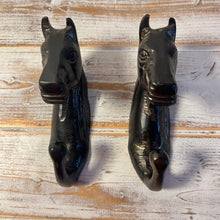 Load image into Gallery viewer, Pair of Sturdy Wall-Mounted Cast Iron Horse Head Hook Hanger for Hats, Coats, Clothes - Ideal for Kitchen, Bathroom, Bedroom, Office