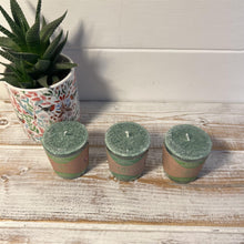 Load image into Gallery viewer, Set of 3 Heart (Green) - Chakra Candle | Standing at about 4.5 centimetres tall (1.75 inches), delicate aromas of Lavandin, Orange, and Tangerine,
