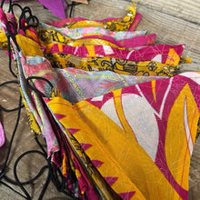 Load image into Gallery viewer, Bunting- Pink Colours