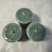 Load image into Gallery viewer, Set of 3 Heart (Green) - Chakra Candle | Standing at about 4.5 centimetres tall (1.75 inches), delicate aromas of Lavandin, Orange, and Tangerine,