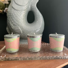 Load image into Gallery viewer, Set of 3 Heart (Green) - Chakra Candle | Standing at about 4.5 centimetres tall (1.75 inches), delicate aromas of Lavandin, Orange, and Tangerine,