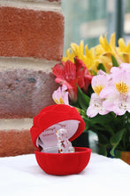Load image into Gallery viewer, Glass bear in gift box for a special mum through and through