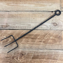 Load image into Gallery viewer, Traditional twist handle cast iron toasting fork