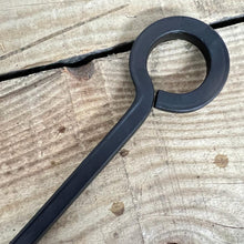 Load image into Gallery viewer, Traditional twist handle cast iron toasting fork