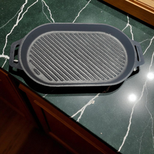 Load image into Gallery viewer, 30x15.5cm 𝗢𝗩𝗔𝗟 𝗖𝗔𝗦𝗧 𝗜𝗥𝗢𝗡 𝗚𝗥𝗜𝗗𝗗𝗟𝗘 𝗣𝗔𝗡 Non-Stick Grill Pan for Pizza Pancakes BBQ Oven
