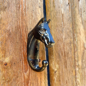 Sturdy Wall-Mounted Cast Iron Horse Head Hook Hanger for Hats, Coats, Clothes - Ideal for Kitchen, Bathroom, Bedroom, Office