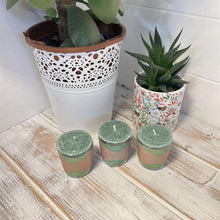 Load image into Gallery viewer, Set of 3 Heart (Green) - Chakra Candle | Standing at about 4.5 centimetres tall (1.75 inches), delicate aromas of Lavandin, Orange, and Tangerine,
