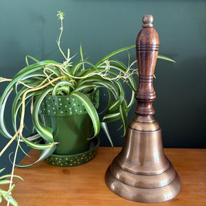 𝟯𝟬𝗖𝗠 𝗧𝗥𝗔𝗗𝗜𝗧𝗜𝗢𝗡𝗔𝗟 𝗛𝗔𝗡𝗗 𝗕𝗘𝗟𝗟 with Wooden Handle Classic School and Service Bell Vintage Style Brass