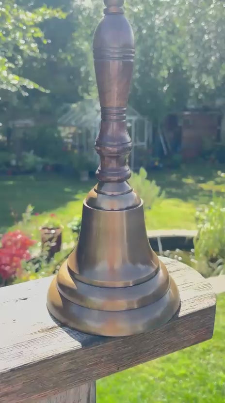 𝟯𝟬𝗖𝗠 𝗧𝗥𝗔𝗗𝗜𝗧𝗜𝗢𝗡𝗔𝗟 𝗛𝗔𝗡𝗗 𝗕𝗘𝗟𝗟 with Wooden Handle Classic School and Service Bell Vintage Style Brass