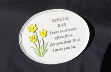 Load image into Gallery viewer, Free standing Dad daffodil memorial plaque with inspirational verse
