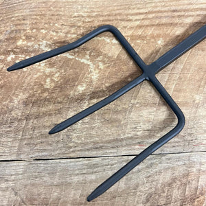 Traditional twist handle cast iron toasting fork