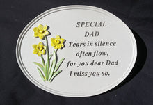 Load image into Gallery viewer, Free standing Dad daffodil memorial plaque with inspirational verse
